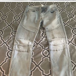 Young men’s skinny button down jeans.